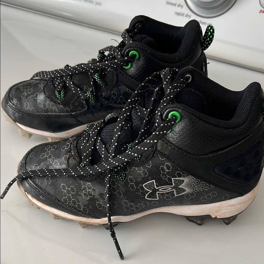 Under Armour Black and green baseball cleats